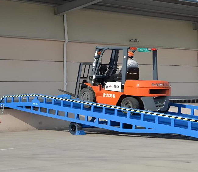 钟祥移动式卸货平台（叉车用）